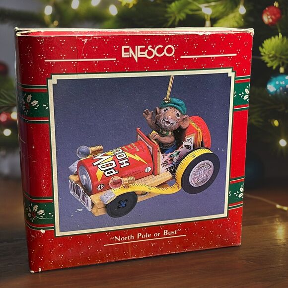 ENESCO NORTH POLE OR BUST 1990 Treasury of Christmas Ornament Mouse Classic Car - Picture 2 of 10